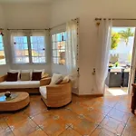 Gemuetliches In Mit Grossem Garten Und Meerblick By Interhome タラハレホ