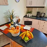 Gemuetliches In Mit Grossem Garten Und Meerblick By Interhome タラハレホ
