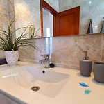 Gemuetliches In Mit Grossem Garten Und Meerblick By Interhome 別荘